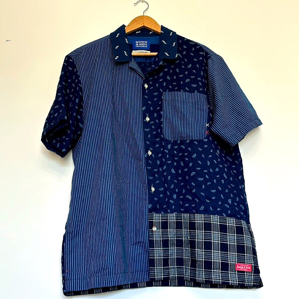 Scotch & Soda Brand casual button-up shirt short sleeved, mixed pattern.